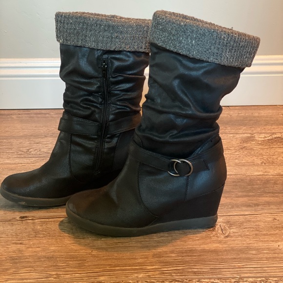 Roxy Cute Black Sweater Accent Zip Boots - Picture 4 of 8